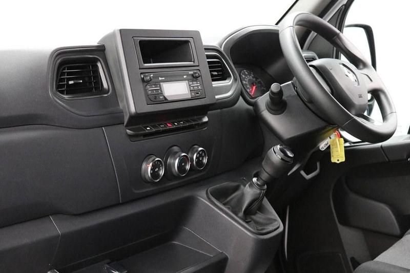 Used Renault Master Business 135 HP (99 kW) 2022 White MPV