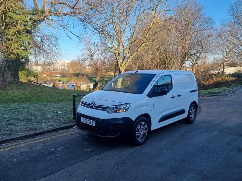 White Used 2022 Citroën e-Berlingo MPV | £7,990 (Good price) - Image 1/4