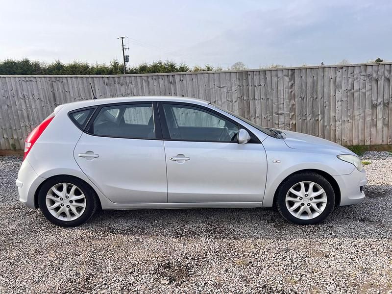 Used Hyundai i30 Comfort 115 HP (84 kW) 2010 Silver Hatchback