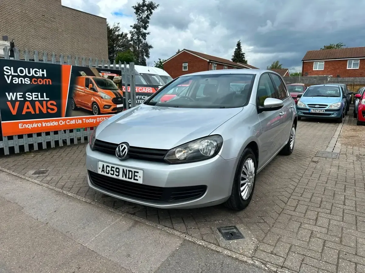 Usado VW Golf VI S 105 HP (77 kW) 2010 Prateado Citadino