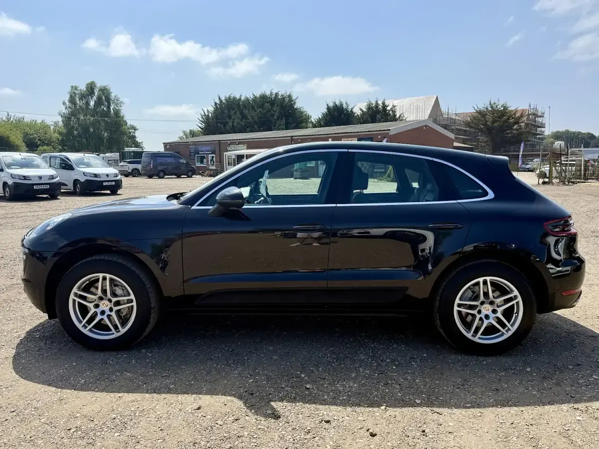 Used Porsche Macan S Diesel 258 HP (189 kW) 2014 Black SUV