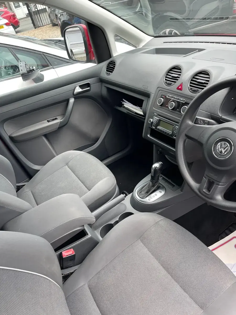 Used VW Caddy Life 102 HP (75 kW) 2011 Red MPV