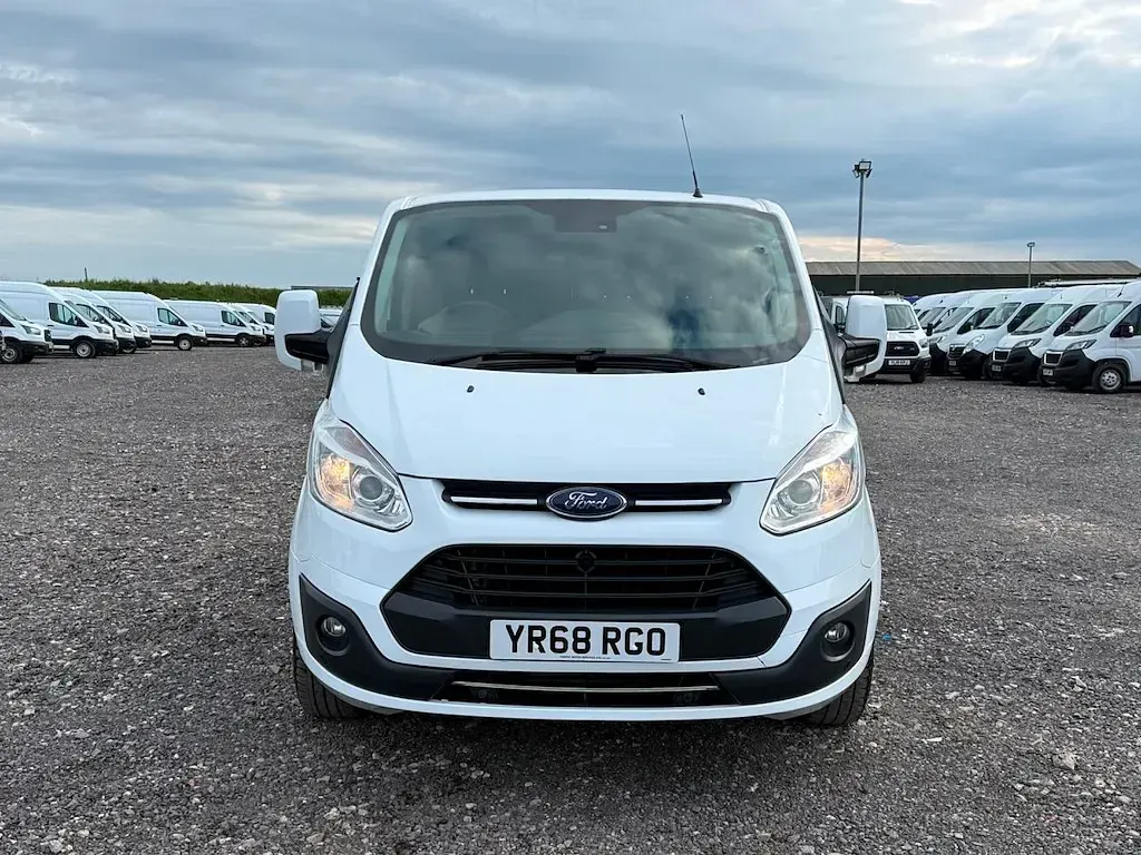 Usado Ford Transit Custom Limited 170 CV (125 kW) 2018 Blanco Van