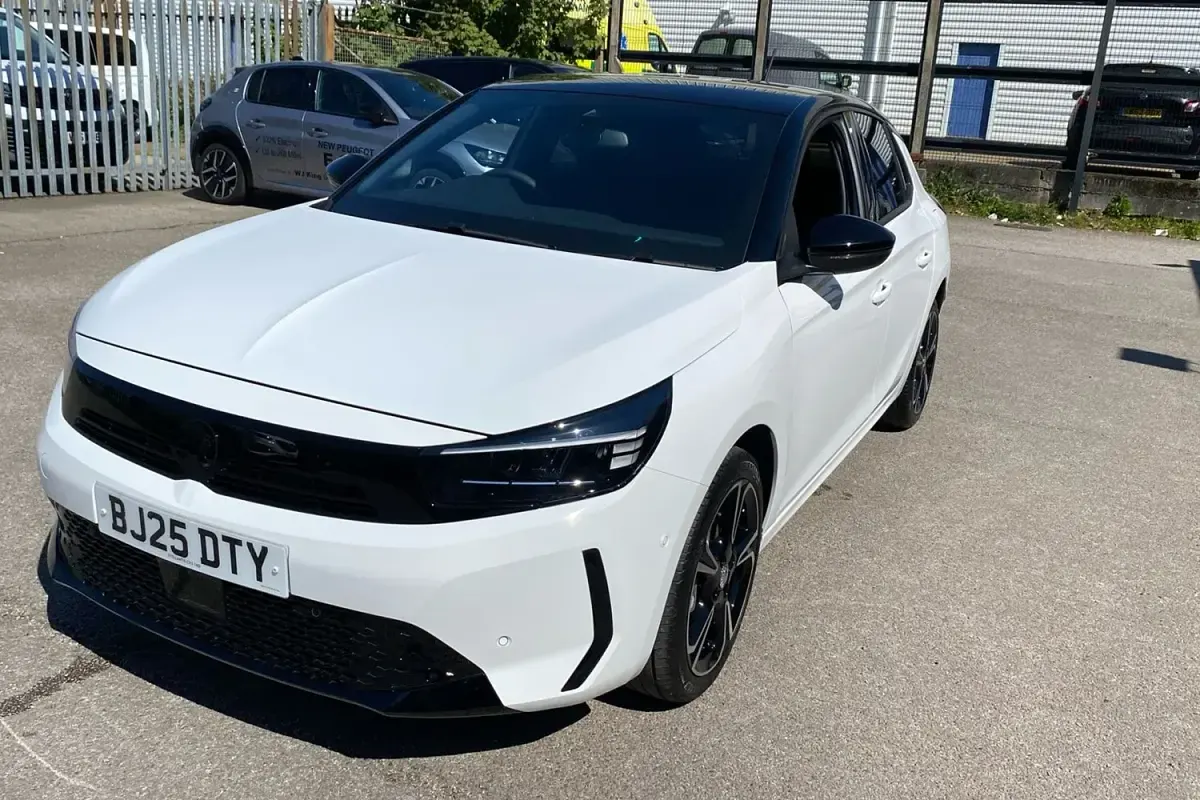 Używany Vauxhall Corsa S 100 KM (73 kW) 2025 Biały Hatchback