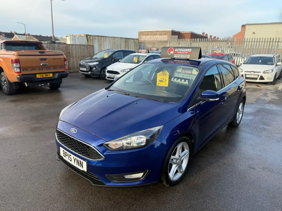 Used Ford Focus Zetec 125 HP (91 kW) 2015 Blue Hatchback