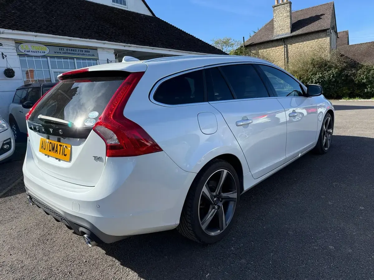 Used Volvo V60 SE Lux 180 HP (132 kW) 2025 Black Estate