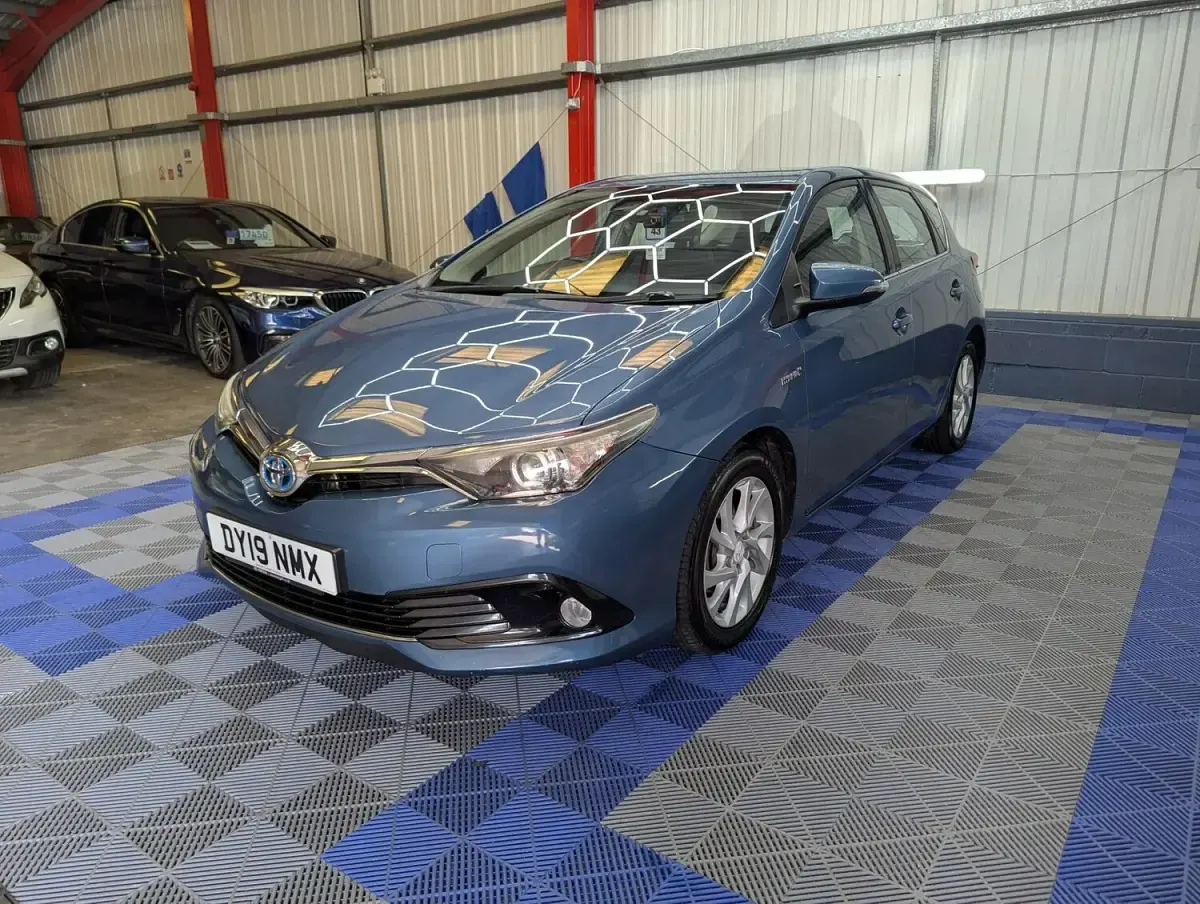 Used Toyota Auris Hybrid 2019 Blue Hatchback