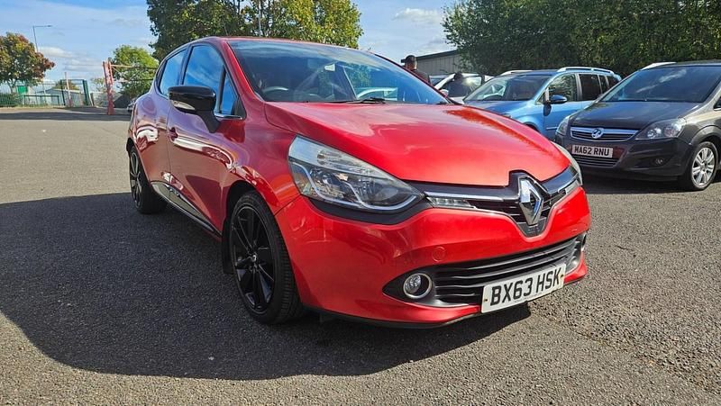 Red Used 2013 Renault Clio IV Dynamique Hatchback | £3,395 (Good price) - Image 1/4