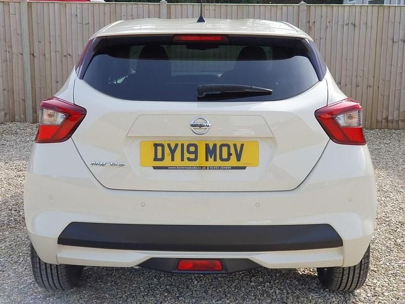 Used Nissan Micra N-Connecta 90 HP (66 kW) 2019 White Hatchback