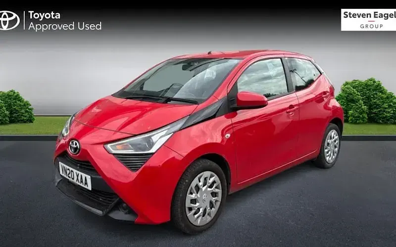 Used Toyota Aygo X-play 72 HP (52 kW) 2020 Red Hatchback