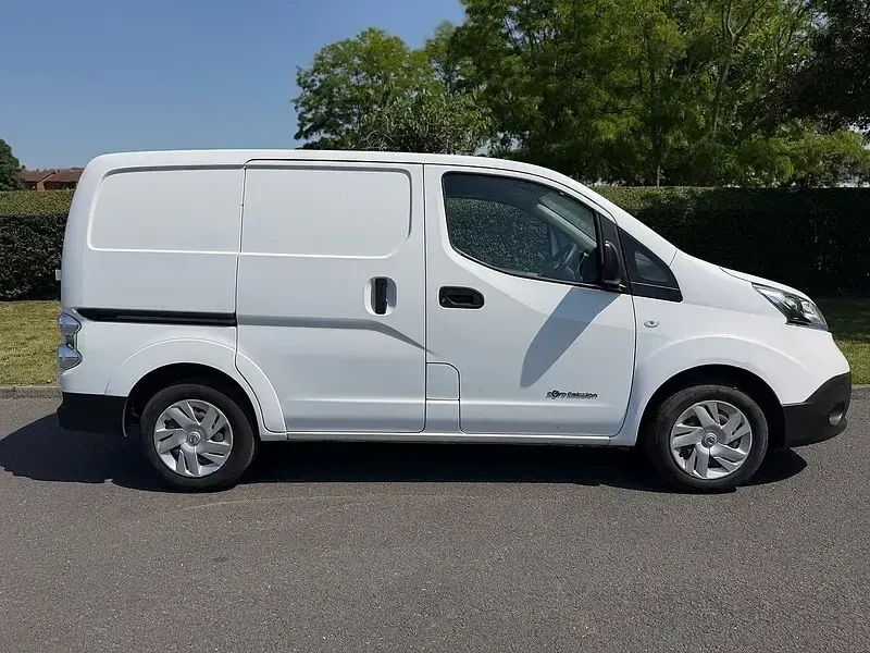 Used Nissan e-NV200 Acenta 80 kW (109 HP) 2020 White MPV