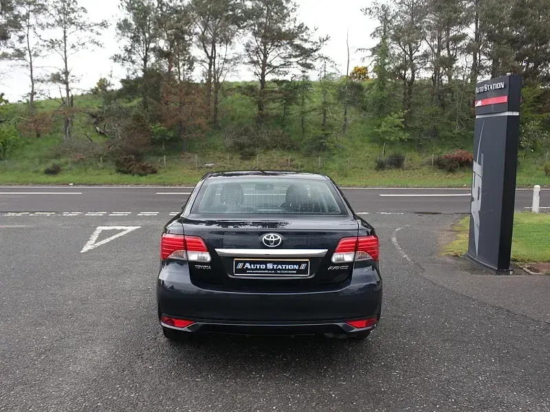 Used Toyota Avensis 147 HP (108 kW) 2012 Grey Sedan