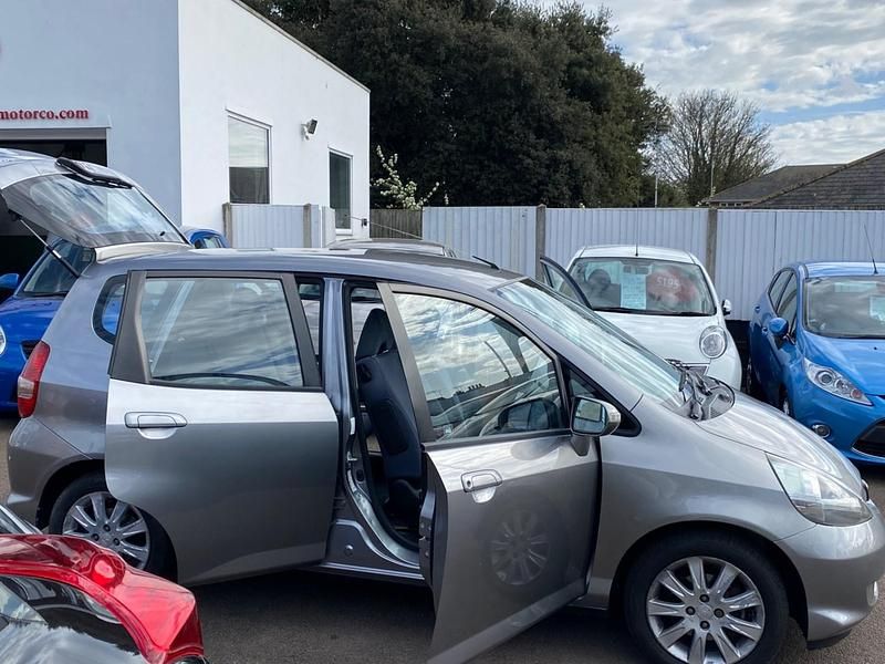 Used Honda Jazz SE 83 HP (61 kW) 2005 Silver Hatchback
