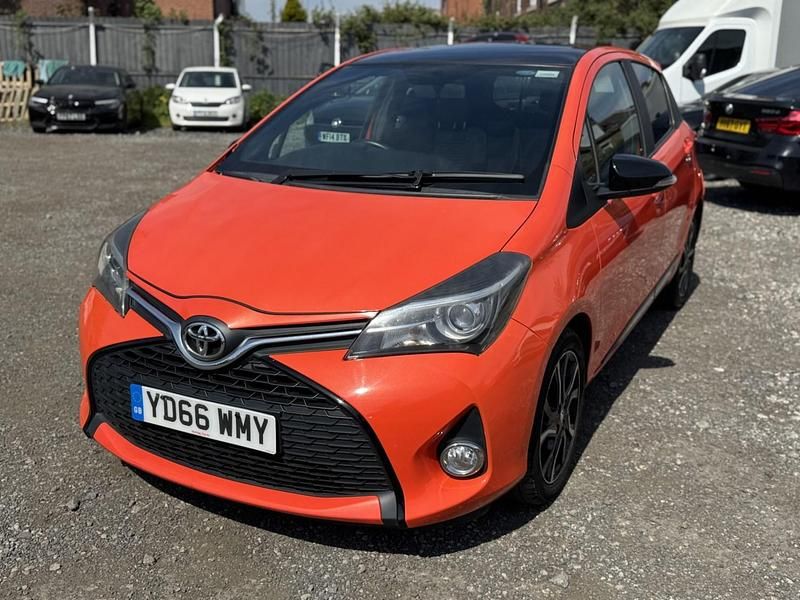 Używany Toyota Yaris Edition 90 KM (66 kW) 2016 Pomarańczowy Hatchback