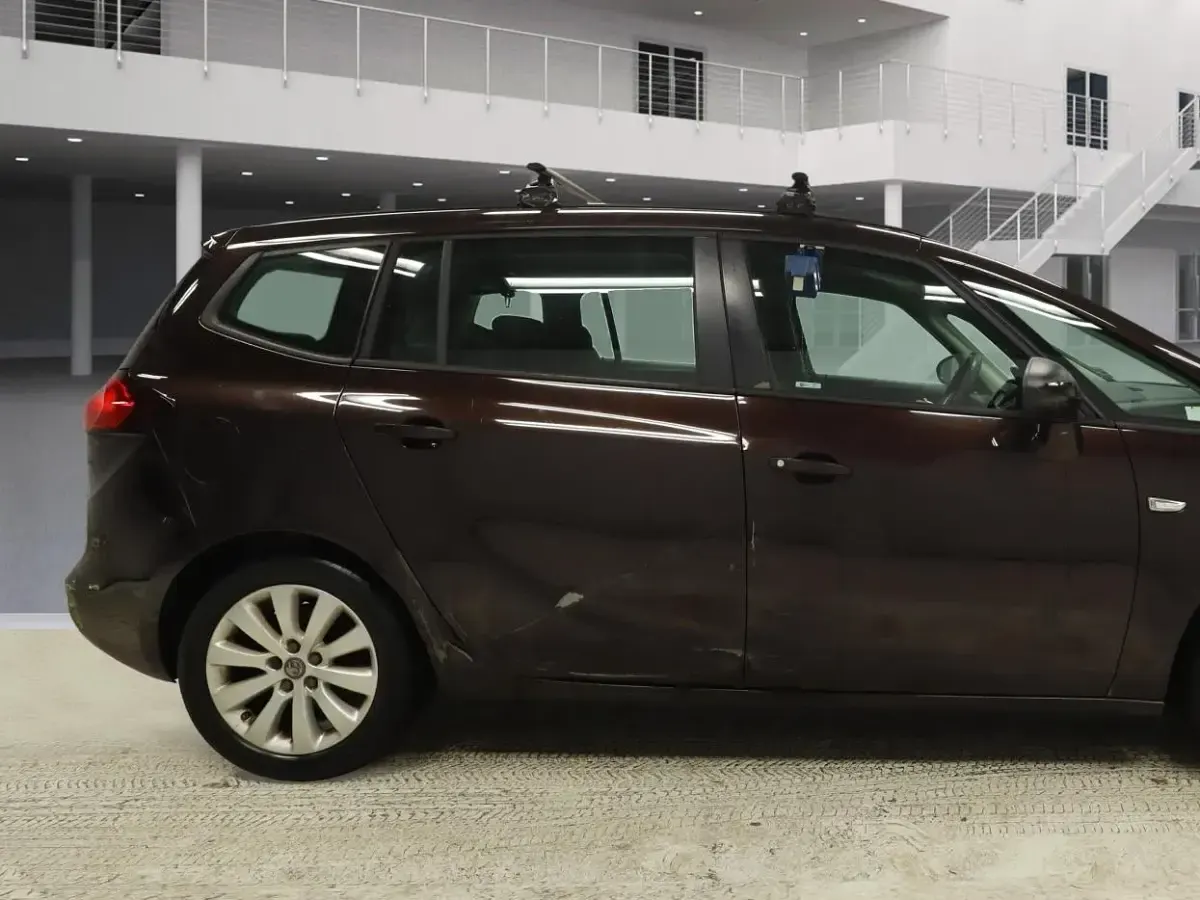Used Vauxhall Zafira Tourer Design Edition 140 HP (102 kW) 2016 Brown MPV