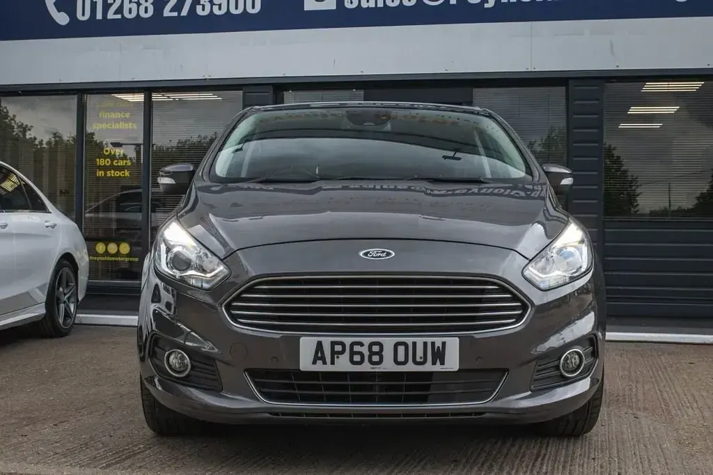 Usado Ford S-MAX Titanium 165 HP (121 kW) 2019 Cinzento Monovolume