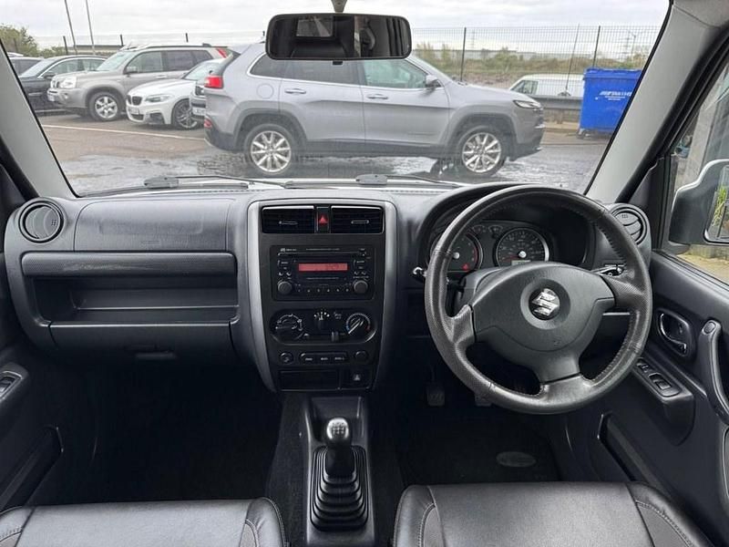 Używany Suzuki Jimny SZ4 85 KM (62 kW) 2012 Biały SUV