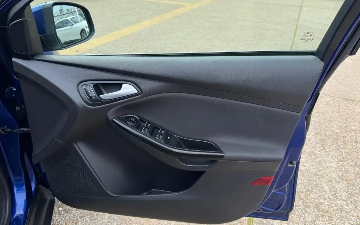 Usado Ford Focus Titanium 125 CV (91 kW) 2014 Azul Familiar