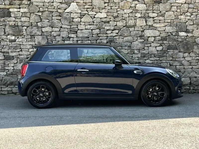 Used Mini Cooper Classic 134 HP (98 kW) 2019 Blue Hatchback