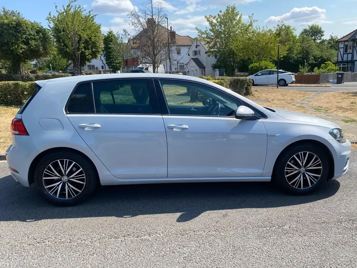 Used VW Golf VII SE 130 HP (95 kW) 2018 Silver Hatchback