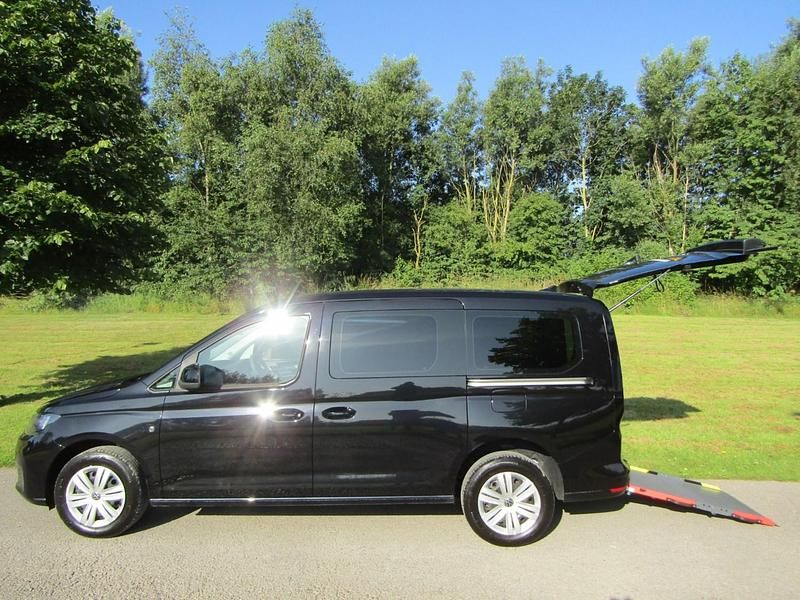 Black New 2024 VW Caddy Maxi Life Life MPV | £25,995 (A bit pricey) - Image 1/4