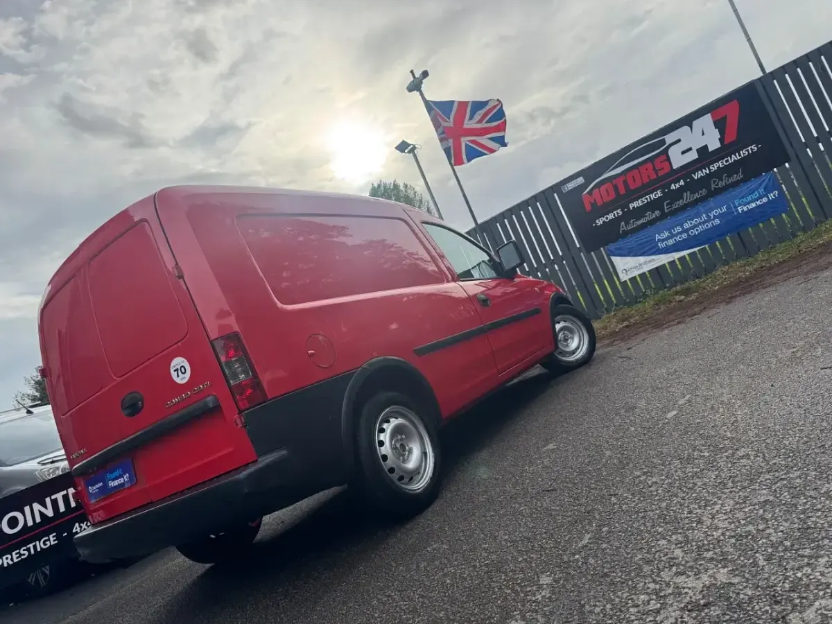Used Vauxhall Combo 75 HP (55 kW) 2011 Red Van
