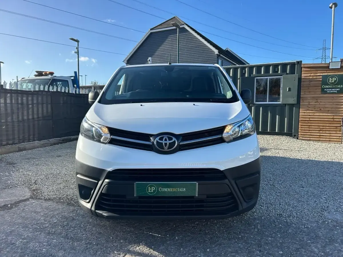 Usado Toyota Proace 100 HP (73 kW) 2021 Branco Monovolume