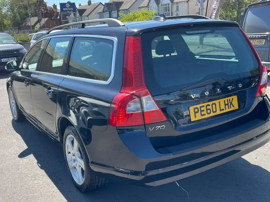 Usado Volvo V70 SE 163 HP (119 kW) 2010 Preto Carrinha