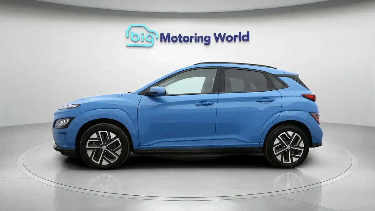 Second-hand Hyundai Kona Premium 150 kW (204 CP) 2022 Albastru SUV