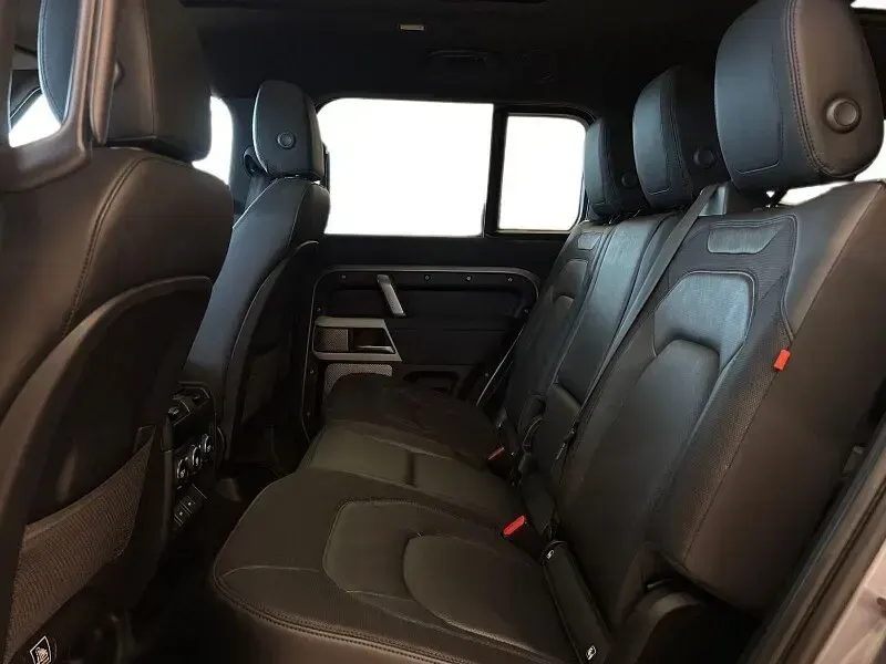 Used Land Rover Defender SE Dynamic 300 HP (220 kW) 2023 Grey SUV