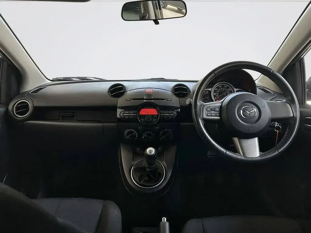 Used Mazda 2 84 HP (61 kW) 2014 Silver Hatchback