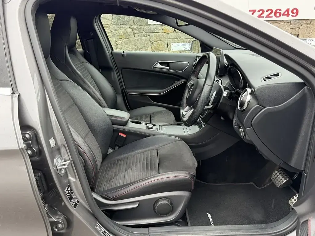 Usado Mercedes GLA200 AMG Line Premium 156 HP (114 kW) 2018 Cinzento SUV