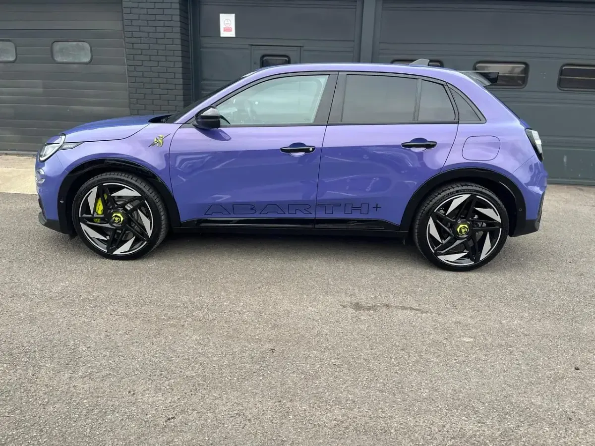Used Abarth 600e Scorpionissima 205 kW (280 HP) 2025 Green SUV