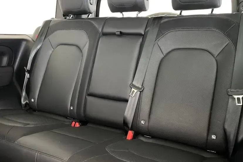 Used Land Rover Defender SE Dynamic 246 HP (180 kW) 2022 Black SUV