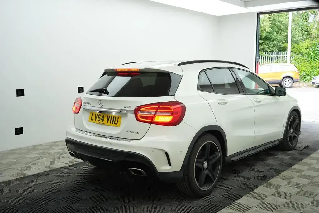Used Mercedes GLA220 AMG line 170 HP (125 kW) 2014 White SUV