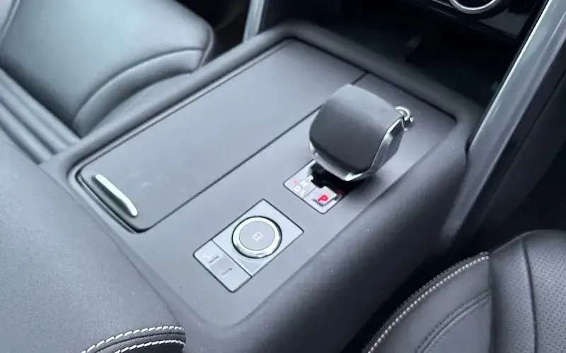 Used Land Rover Discovery SE Dynamic 300 HP (220 kW) 2024 Grey SUV