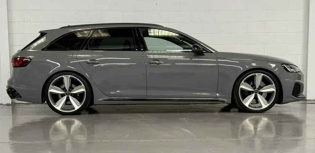 Usado Audi RS4 Sport 450 HP (330 kW) 2019 Cinzento Carrinha