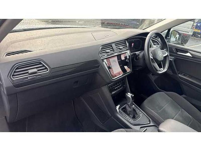 Używany VW Tiguan Elegance 150 KM (110 kW) 2021 Srebrny SUV