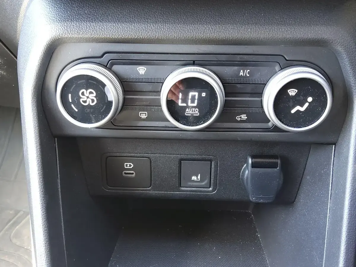 Used Dacia Jogger Extreme 108 HP (79 kW) 2024 White MPV
