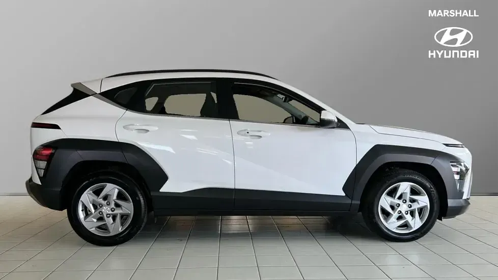 Used Hyundai Kona Advanced 138 HP (101 kW) 2025 White SUV