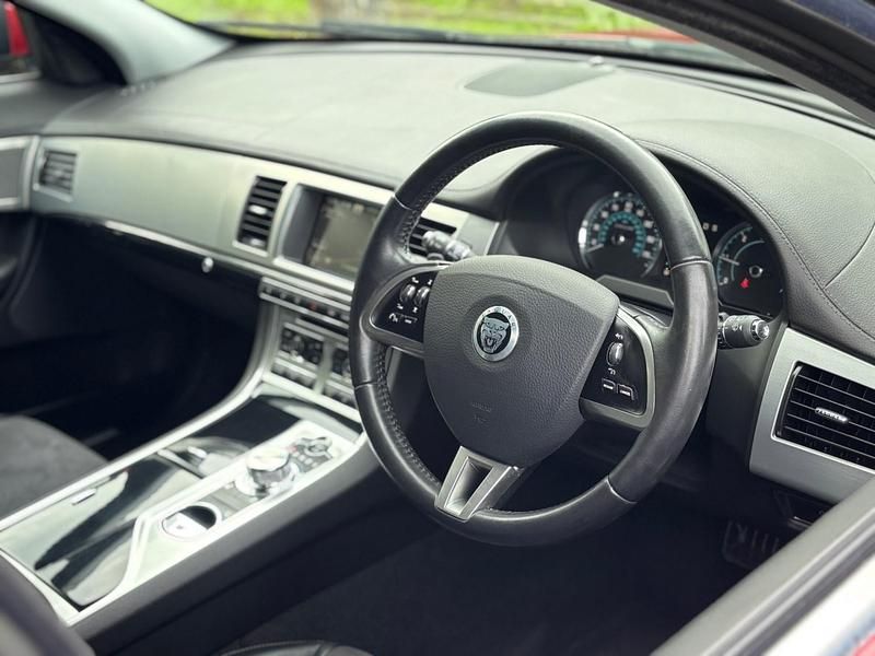 Used Jaguar XF Sportbrake 200 HP (147 kW) 2013 Red Estate