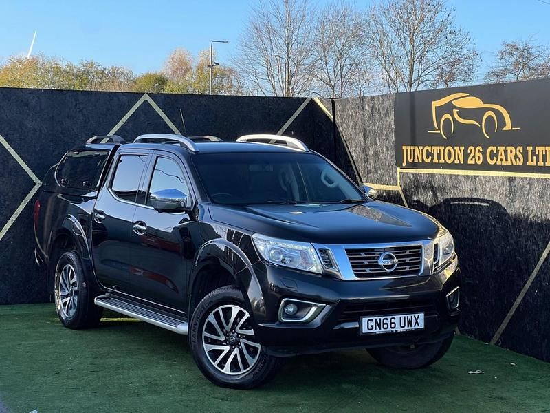 Black Used 2016 Nissan Navara Tekna Pickup | £14,995 (Fair price) - Image 1/4