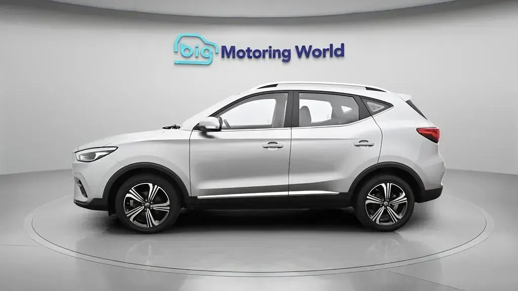 Używany MG ZS 2023 Srebrny SUV