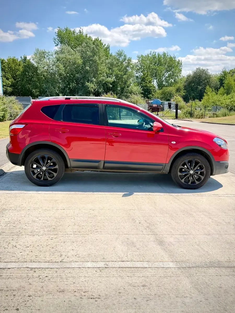 Used Nissan Qashqai Tekna 131 HP (96 kW) 2012 Red SUV