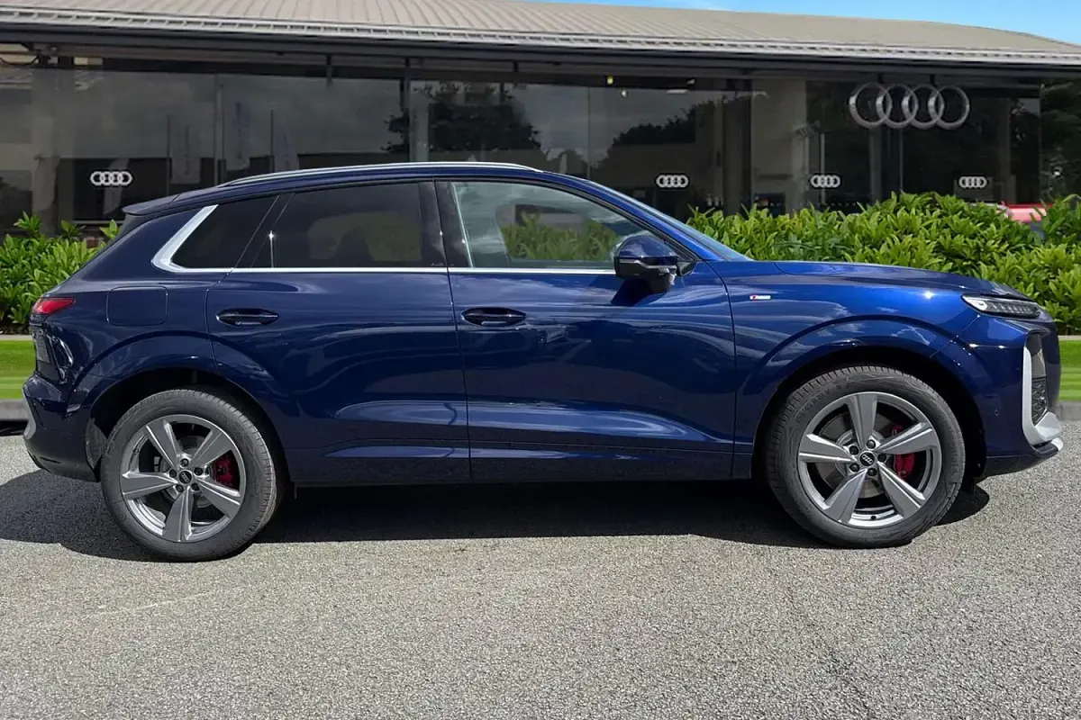 New Audi Q3 S-Line 150 HP (110 kW) 2026 Blue SUV