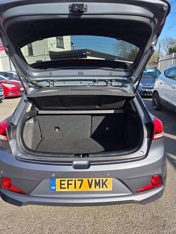 Used Hyundai i20 Sport 84 HP (61 kW) 2017 Grey Coupe