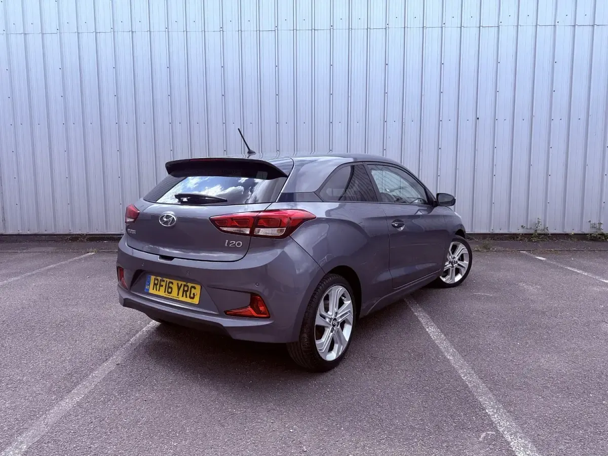 Used Hyundai i20 Sport 90 HP (66 kW) 2016 Grey Coupe