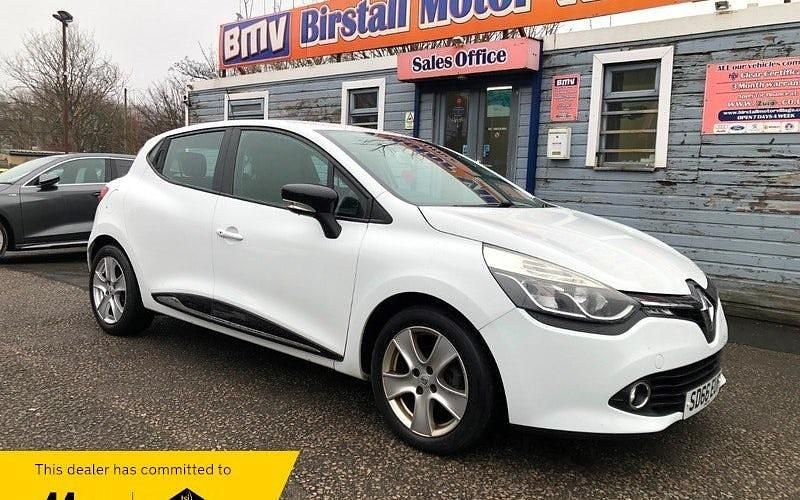 Used Renault Clio IV Dynamique 90 HP (66 kW) 2016 White Hatchback