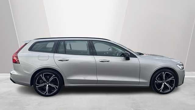 Used Volvo V60 Plus 194 HP (142 kW) 2025 Silver Estate