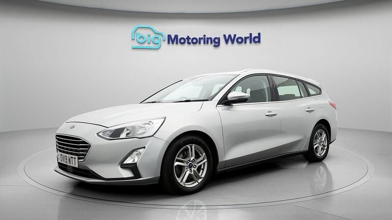 Begagnad Ford Focus Zetec 120 HK (88 kW) 2019 Silver Kombi